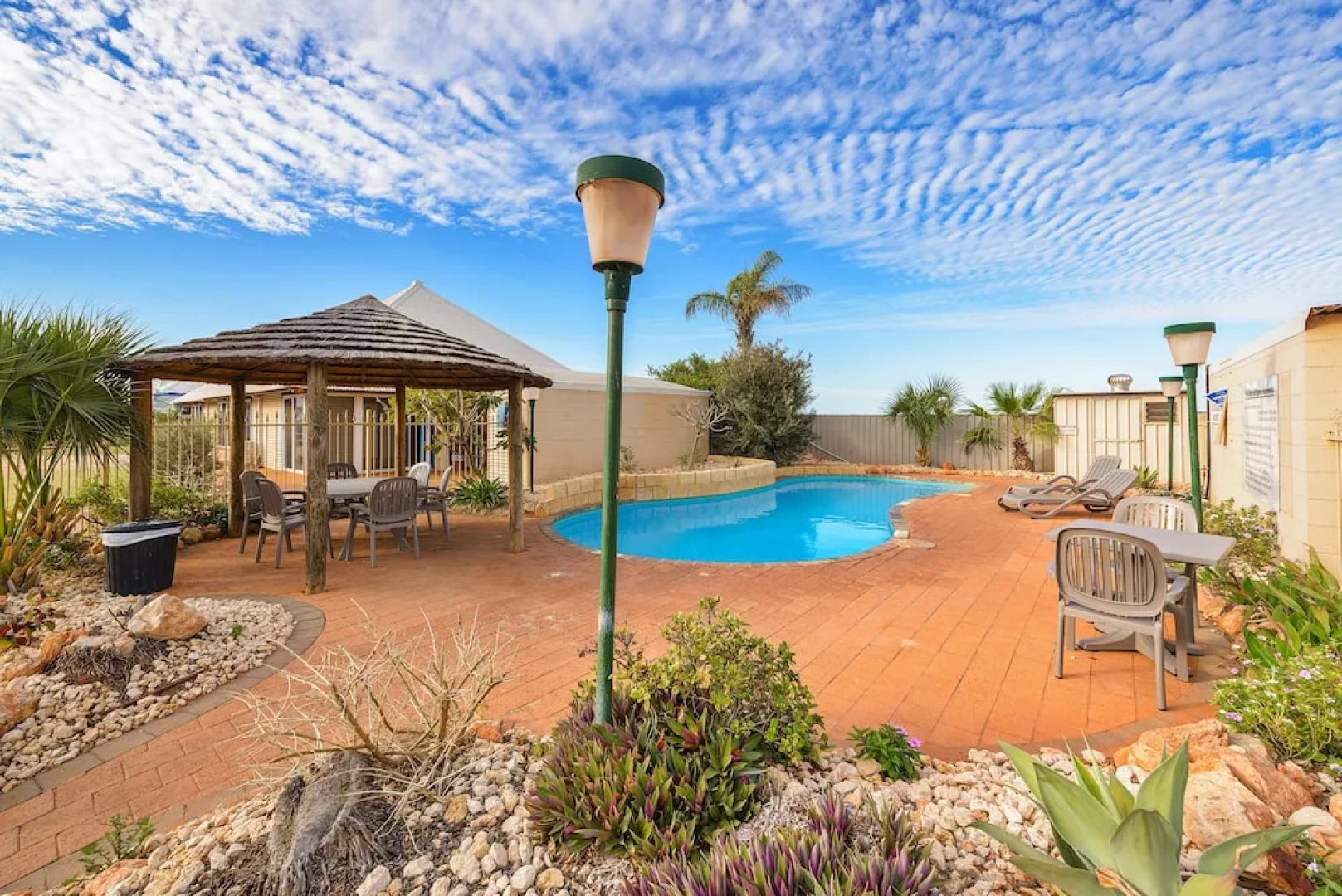 Osprey Holiday Village Unit 110 - Wake Up To the Birds in Your 4 Poster Bed with a View