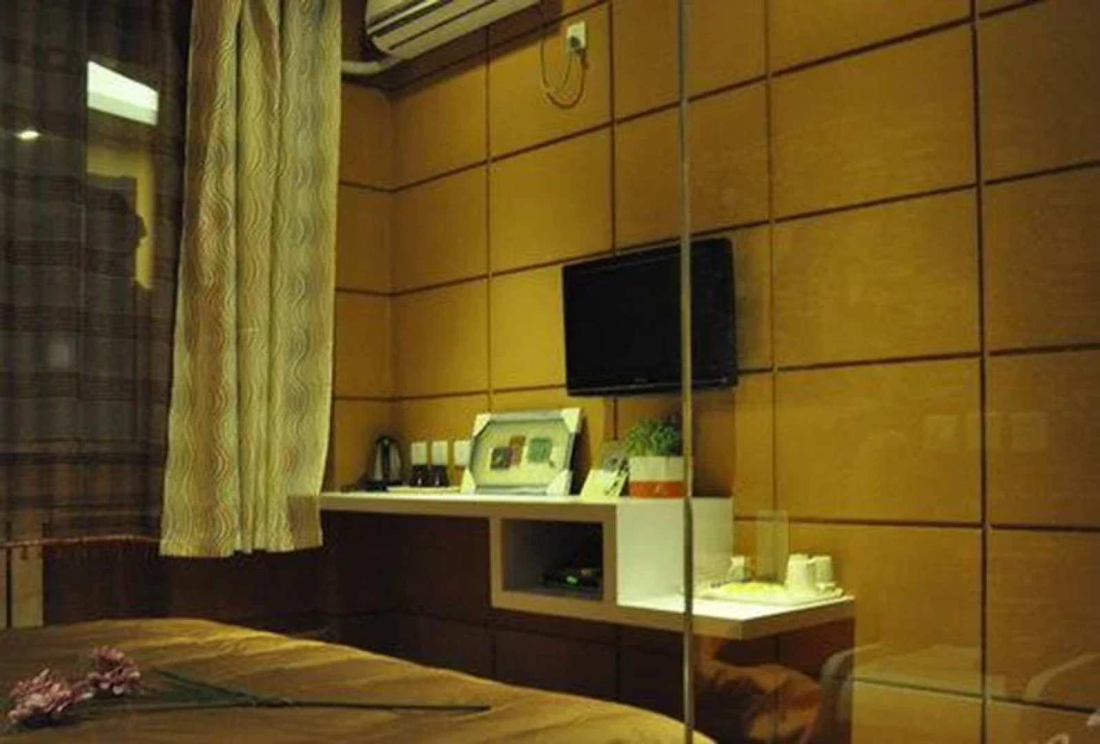 Dalian Seasons Urban Theme Hotel