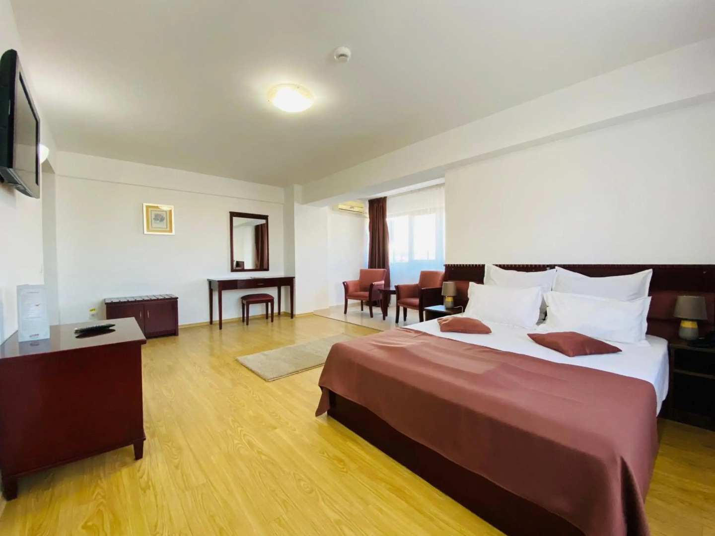 Lira Pacific Aparthotel