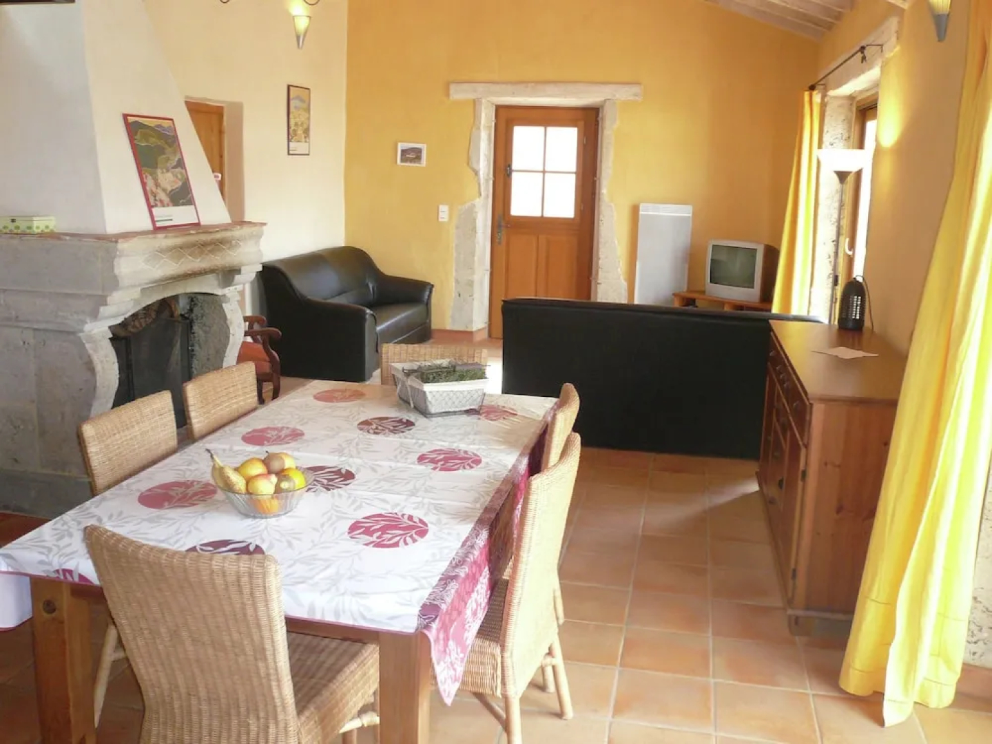 Stylish Villa in Fraissé-des-corbières With Swimming Pool