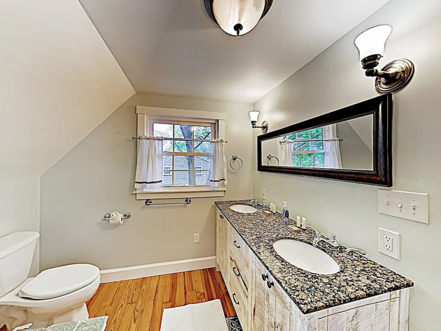 Chic Coastal W/ Large Backyard, Near Beach 3 Bedroom Home