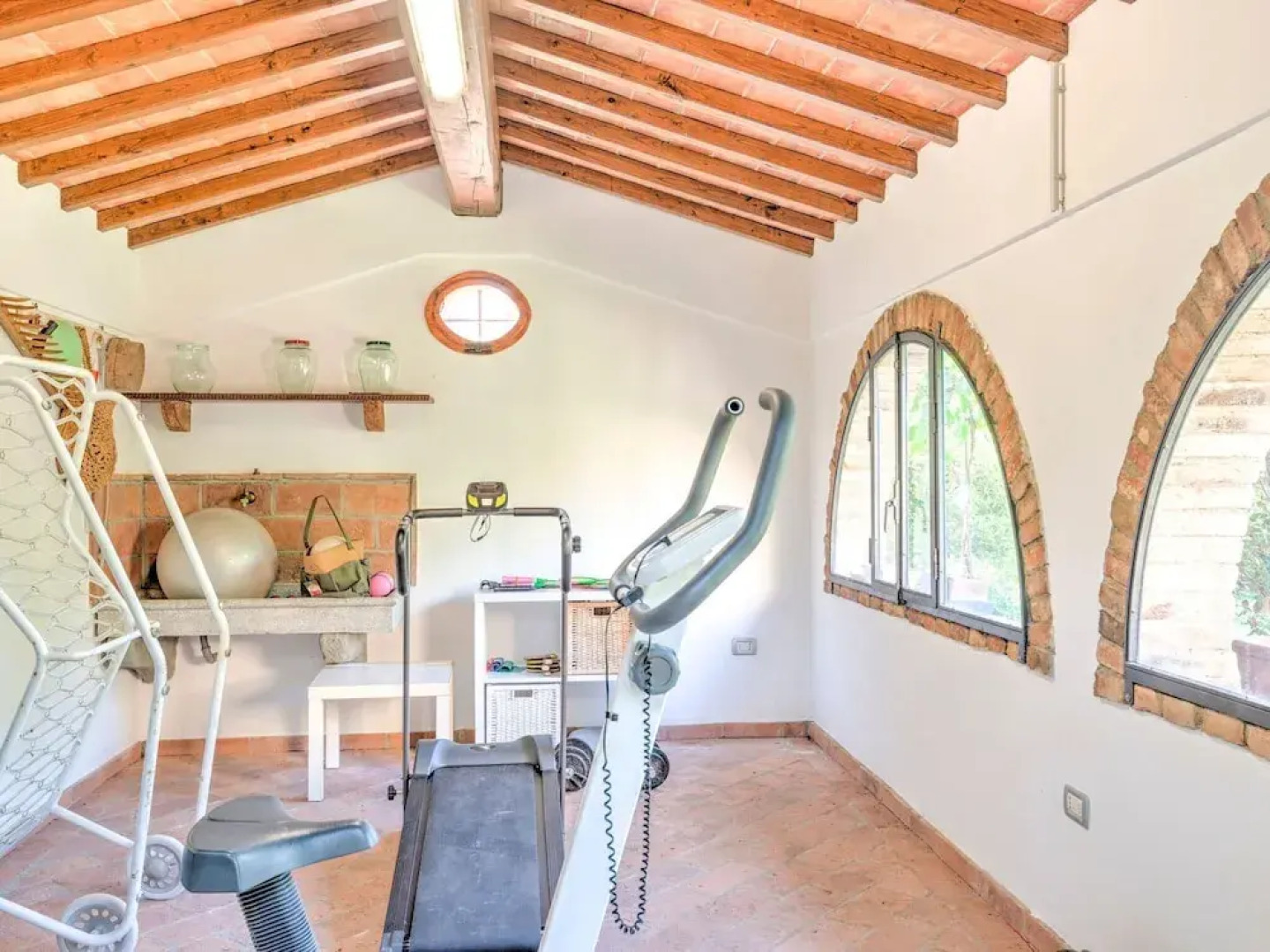 Hilltop Holiday Home in San Miniato with Hot Tub