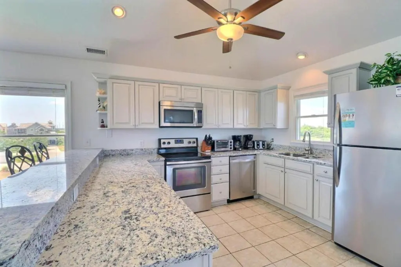 6170 - Poolside Paradise