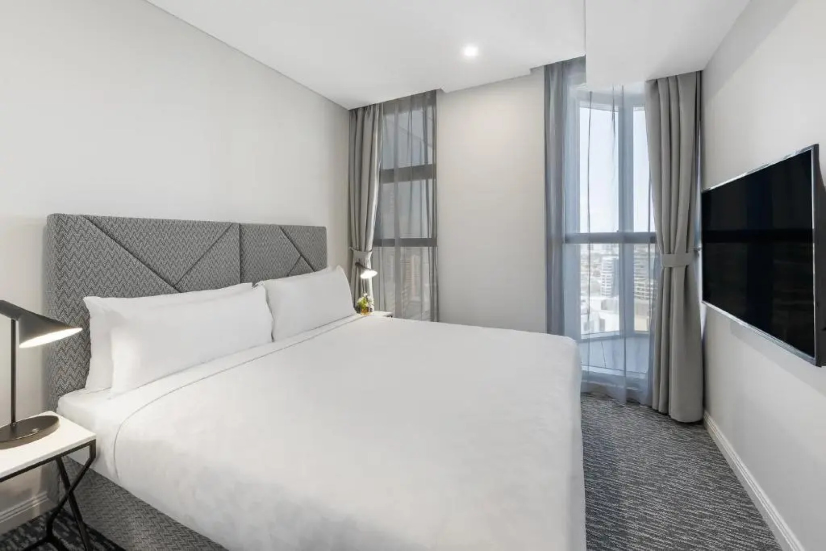 Meriton Suites Canberra