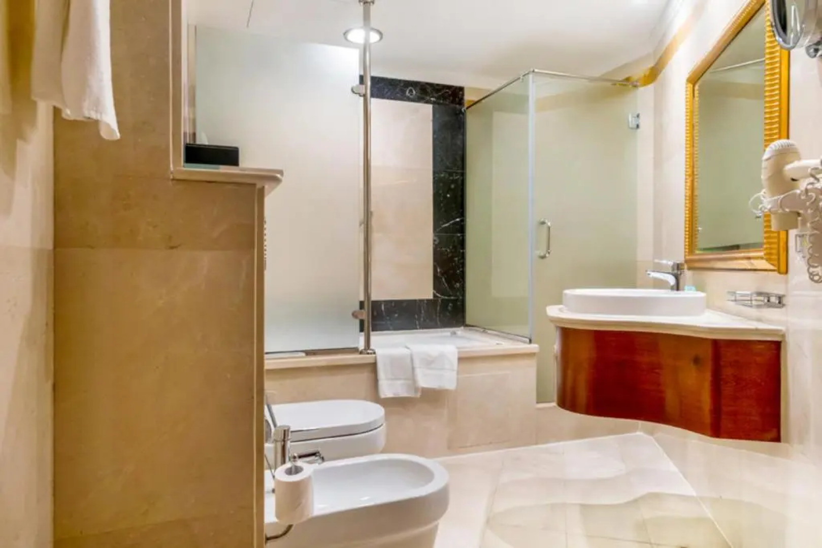 Sunday Hotel Holiday International Dubai