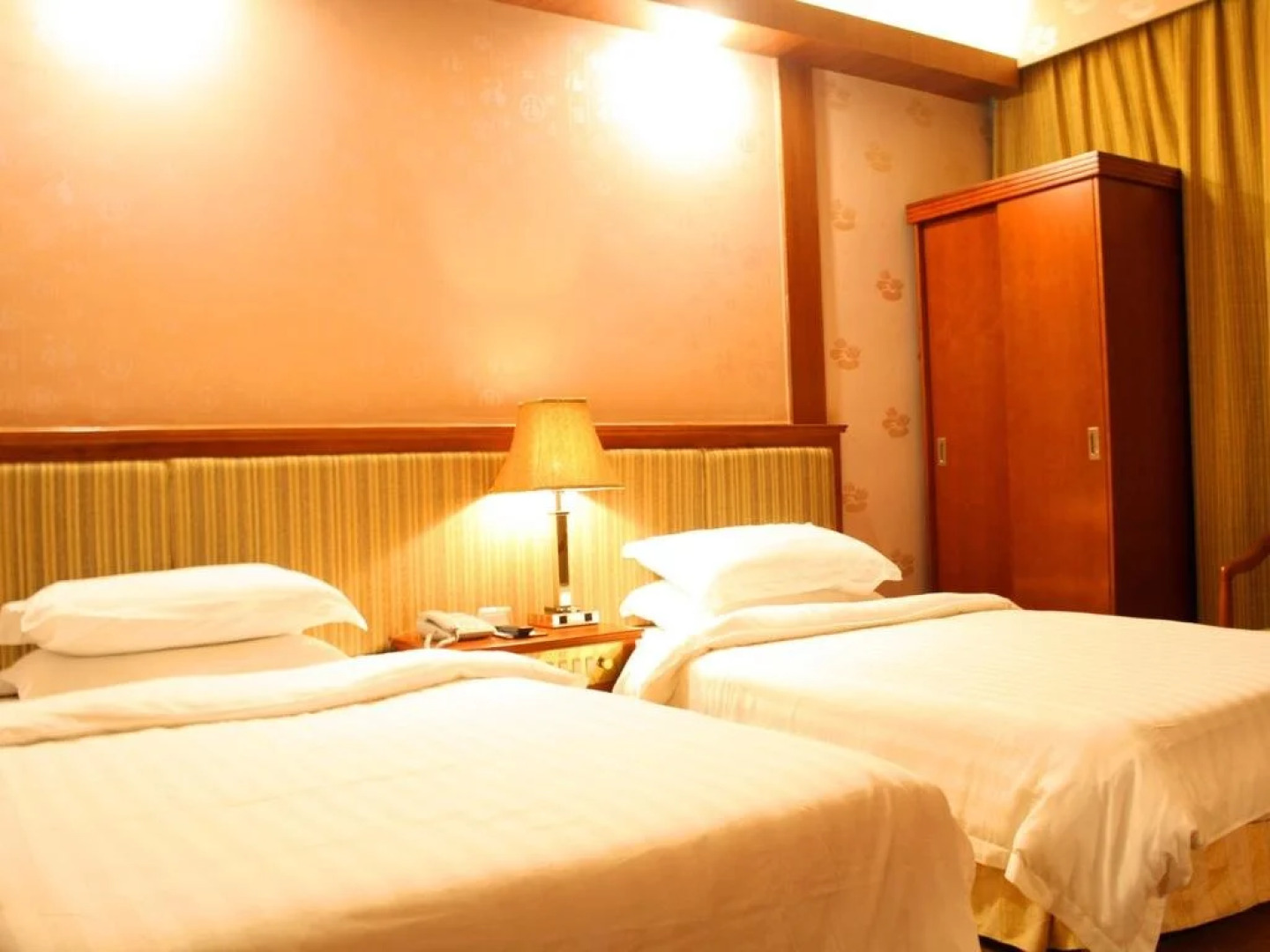 Golden Shuitai Hot Spring