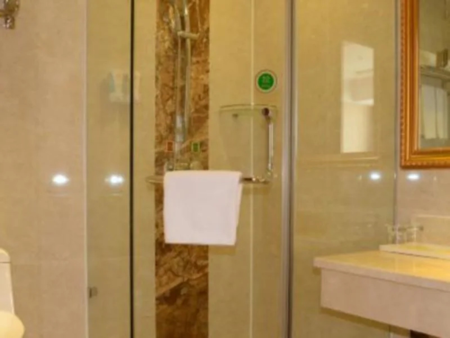 Vienna Hotel Chongqing Changshengqiao Subway Station Branch