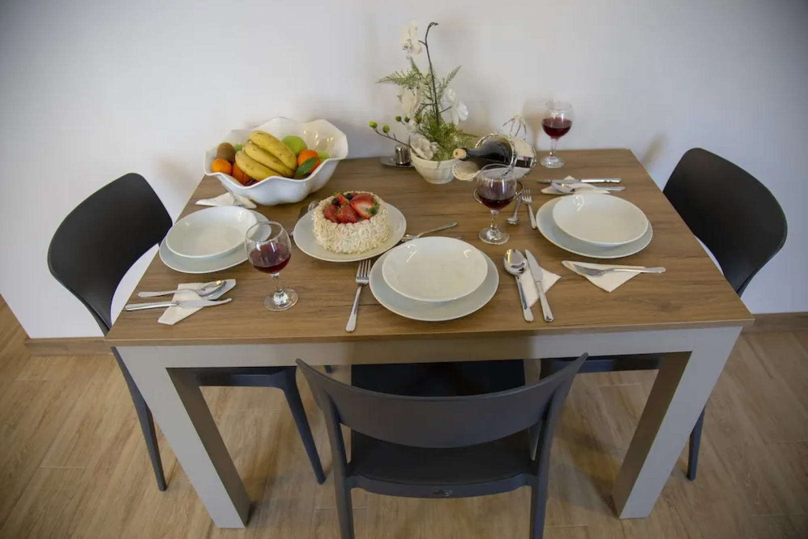 Golden World Suite Hotel