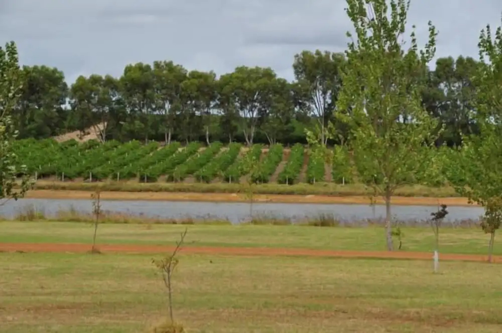 Bettenay Loft Spa Apartment & Lakeview Chalets