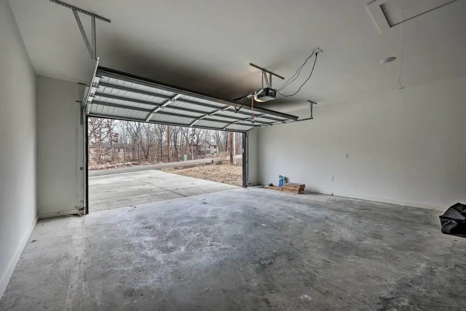 Newly Built Bella Vista Home Near Lakes