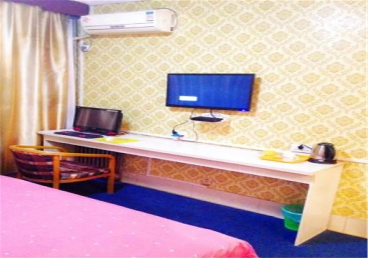 Liaocheng Shenxian Rainbow Express Inn