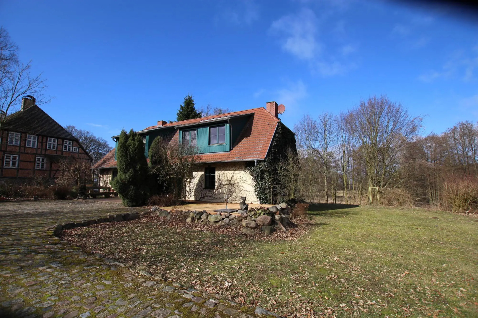 Semi detached house, Glave