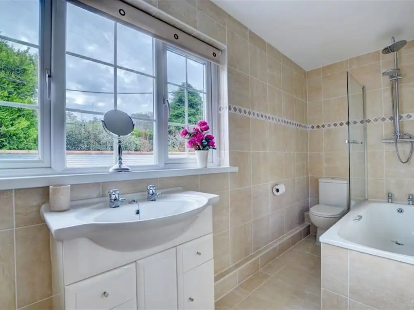 Spacious Holiday Home in Ilkerton With Garden