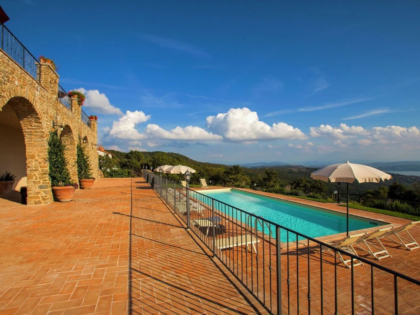 Lovely Villa in Tuoro sul Trasimeno with Pool