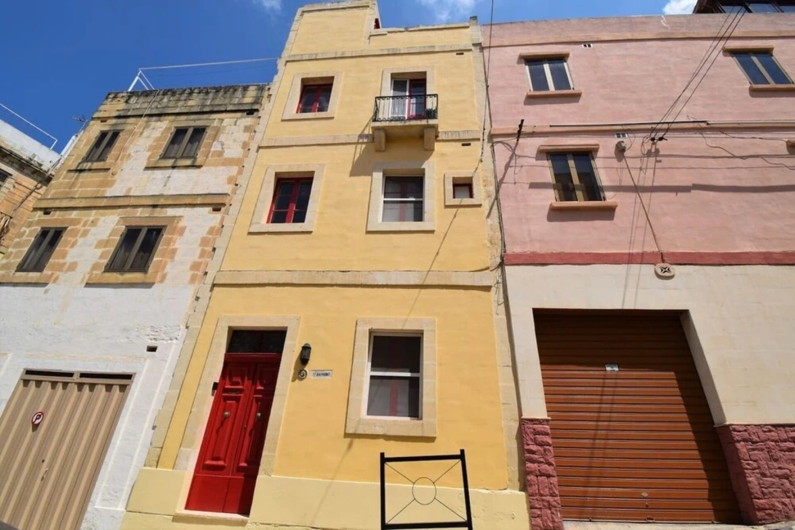 Stylish and characterful townhouse - views, A/C