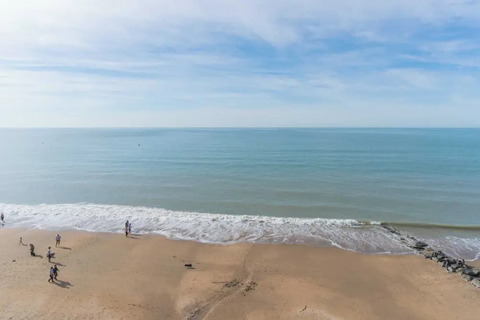 The Benervilloise Villa With its Feet in the Water