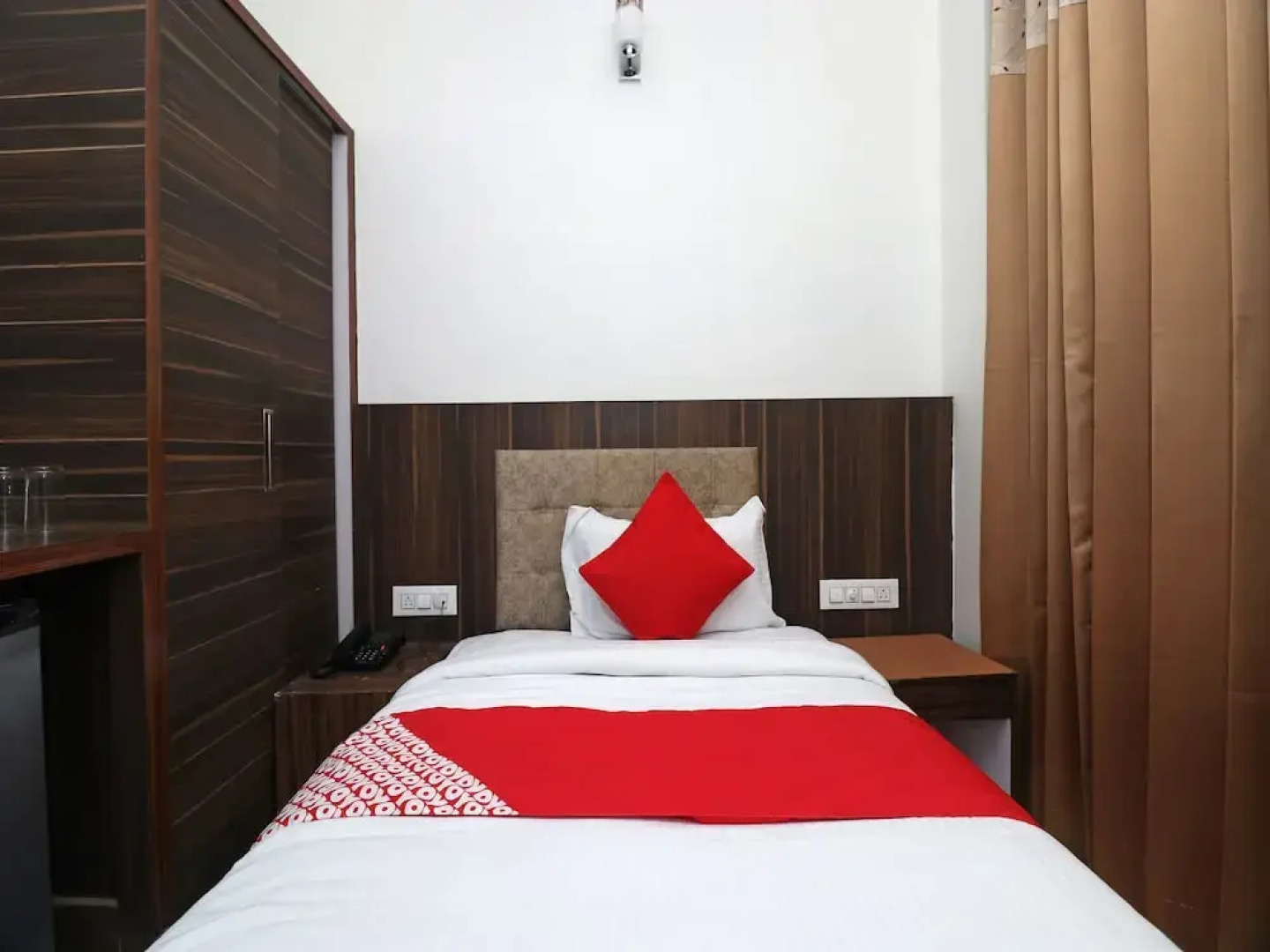 OYO 25076 Omang Hotel