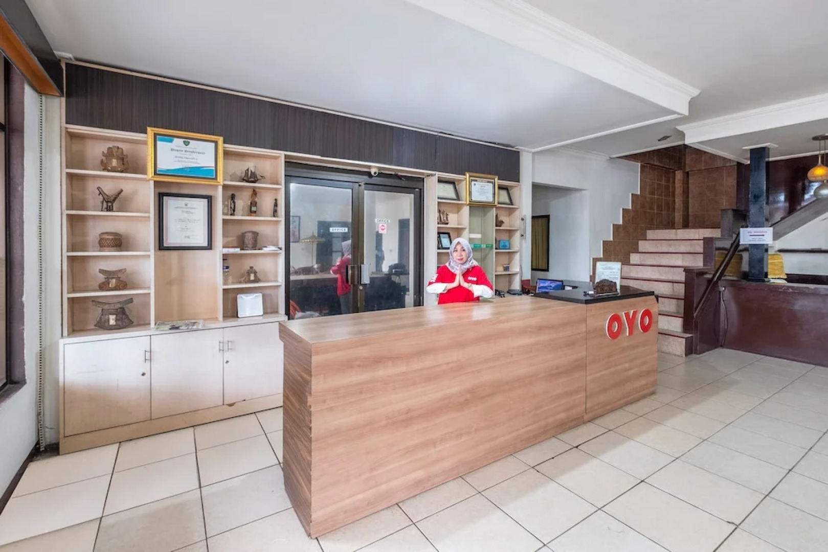 OYO 2704 Hotel Transit 2