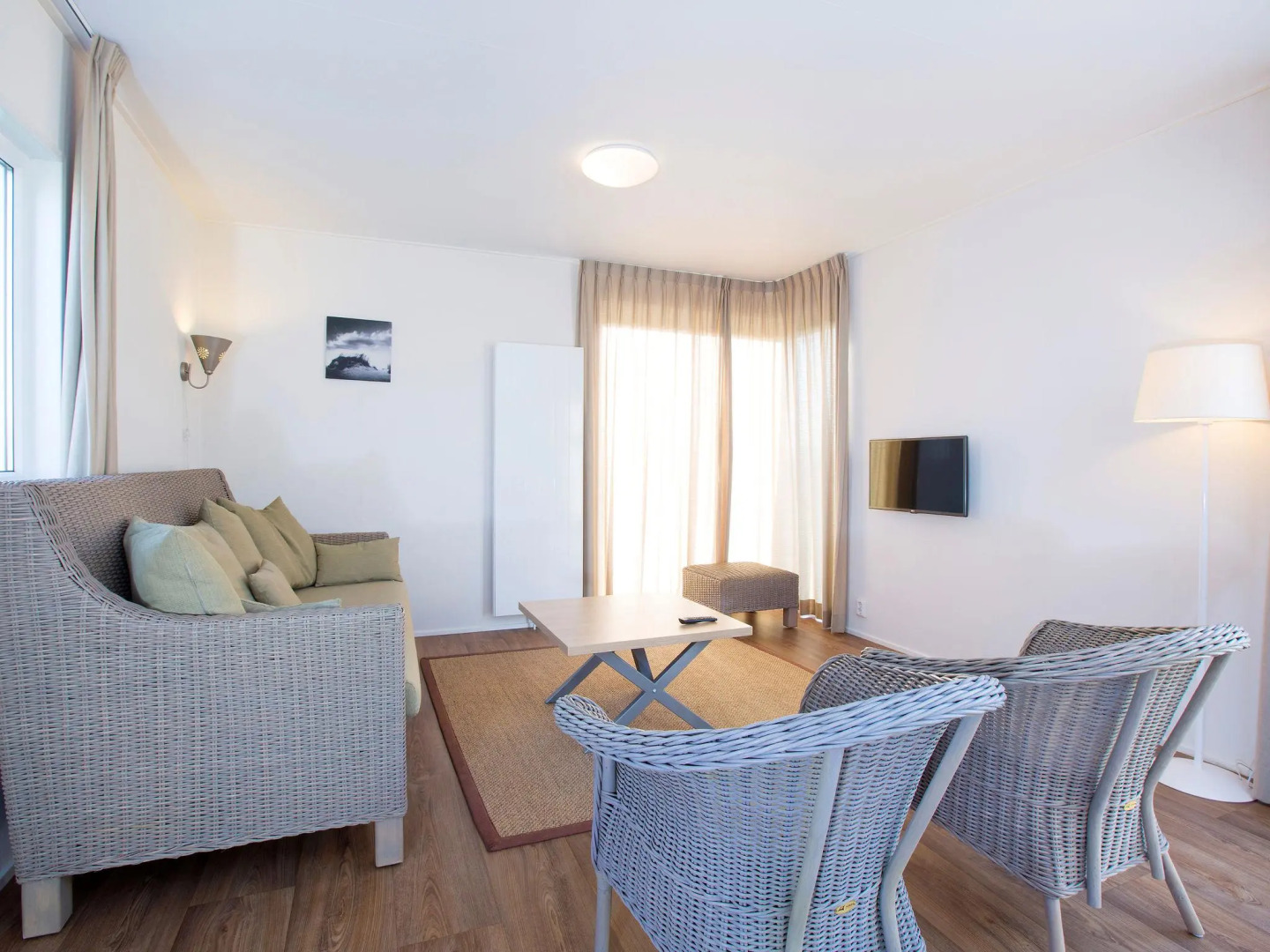 Modern Lodge With two Bathrooms, Near the Beach