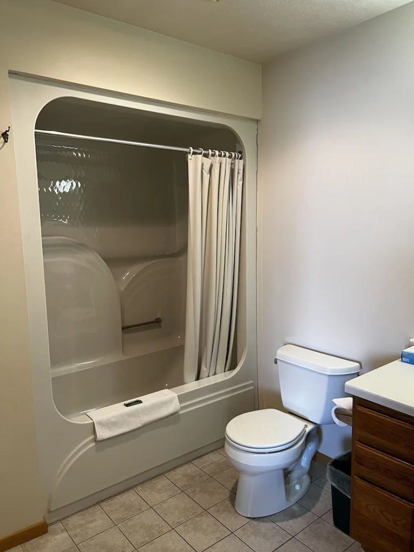 Budget Host Inn & Suites