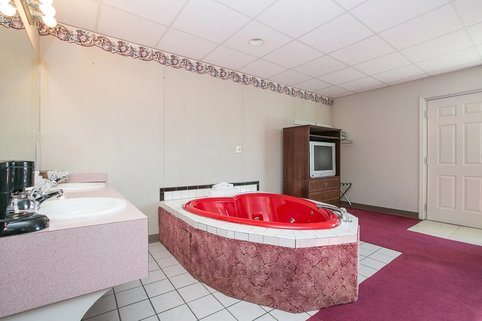 Candlewick Inn And Suites