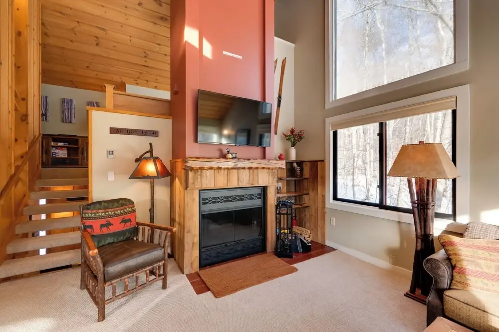 Lincoln Condo w/ Balcony & View < 2 Mi to Loon Mtn