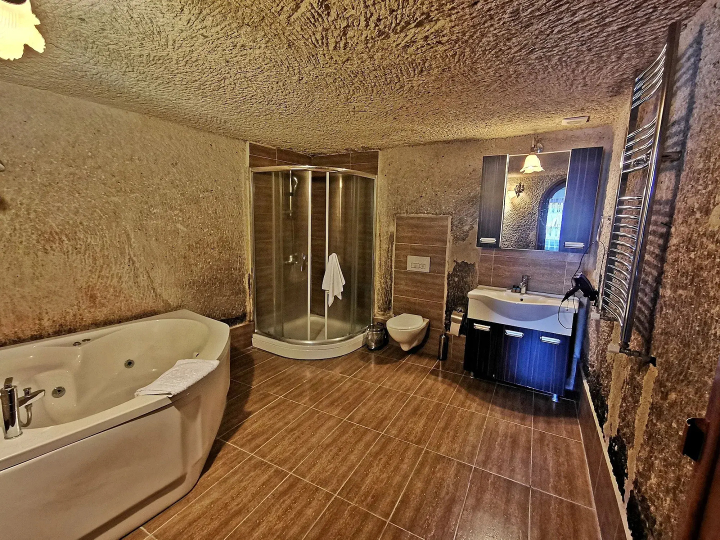 Falcon Cave Suites