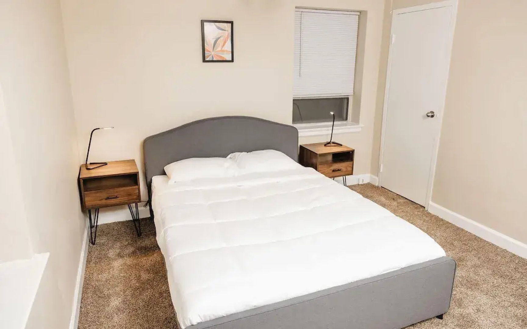 Convenient Apt W/shopping, Dining & Freeways