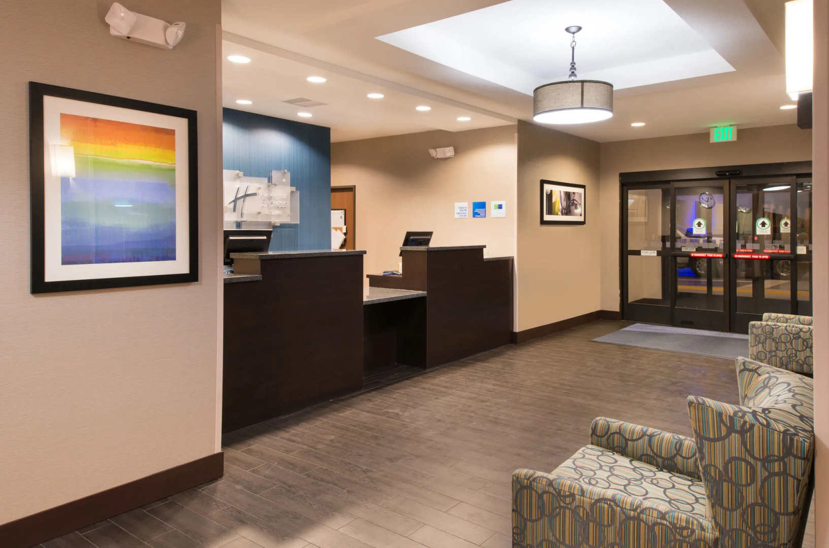 Holiday Inn Express & Suites Bakersfield Airport by IHG