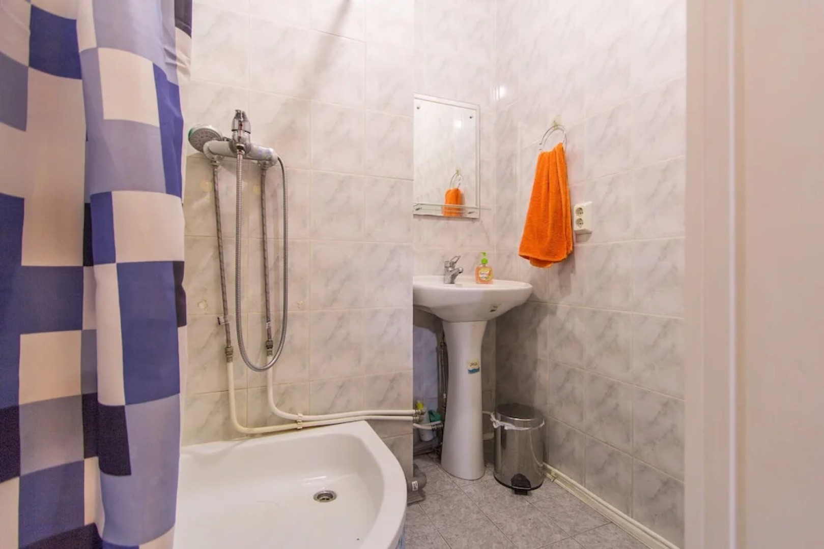 Жилое помещение Красный Диван