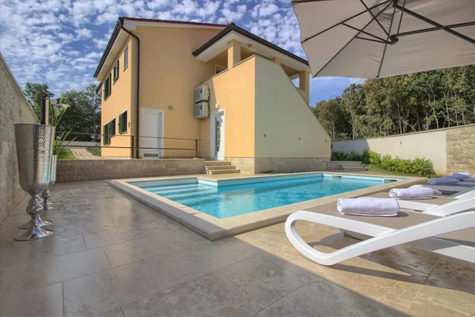 Luxury Vila compelx Mar-Marisol with 2 pools and 8 bedrooms, 200m from the beach