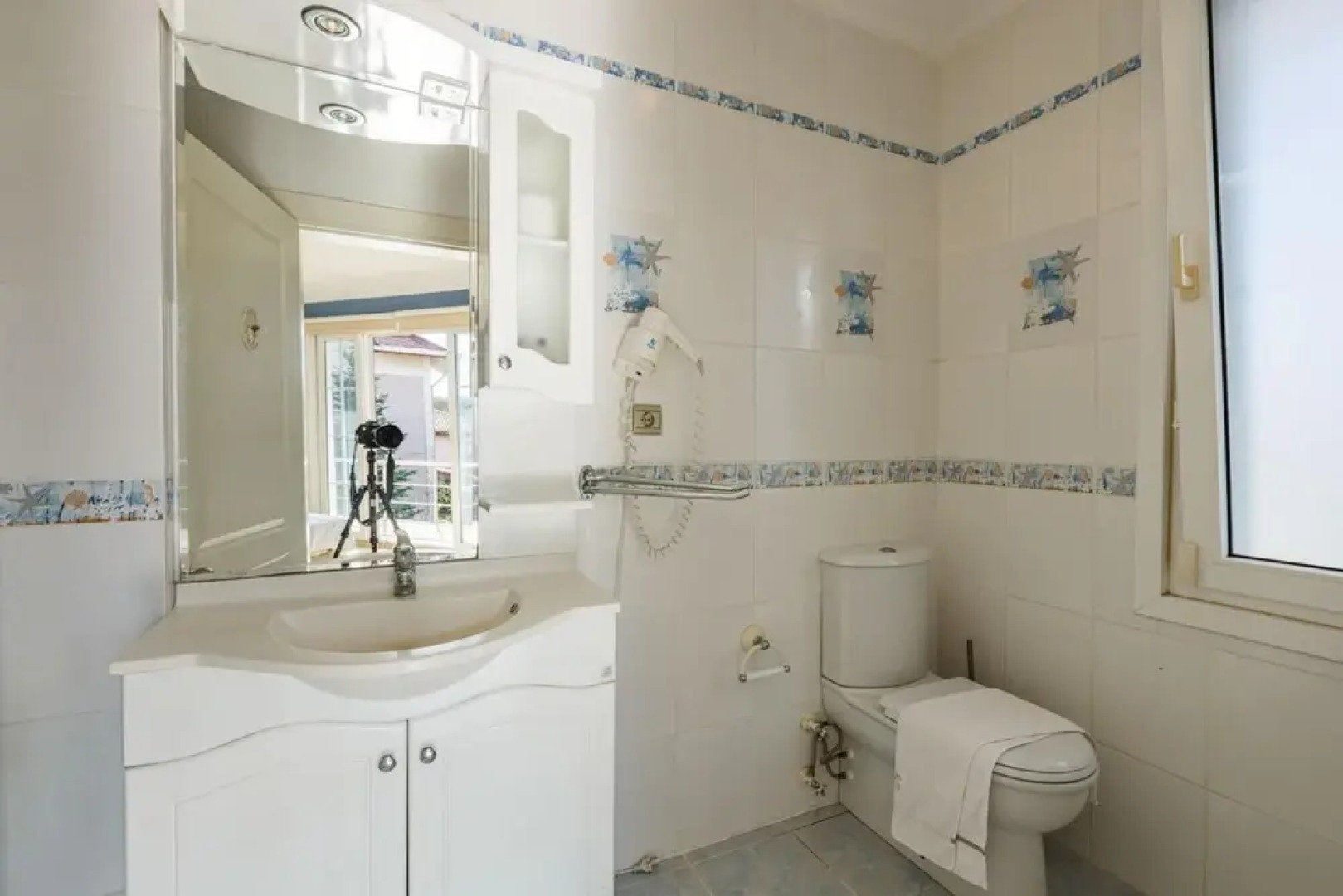 Charming Villa With Pool and Garden in Gebze