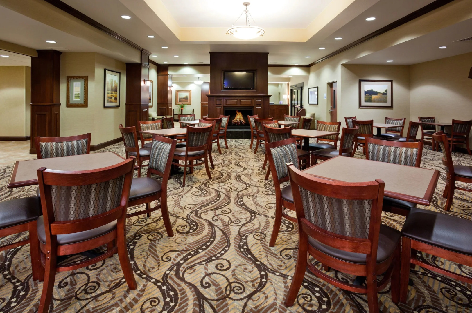 Holiday Inn Express and Suites Mason City by IHG