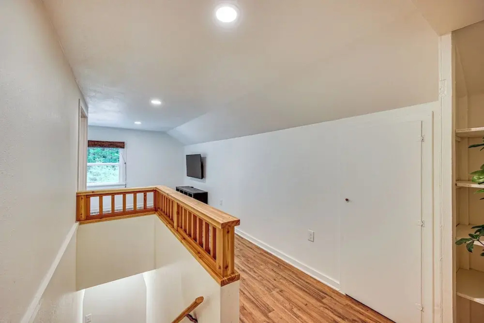 7 Mi to Mt Rainier NP: Home w/ Private Hot Tub!