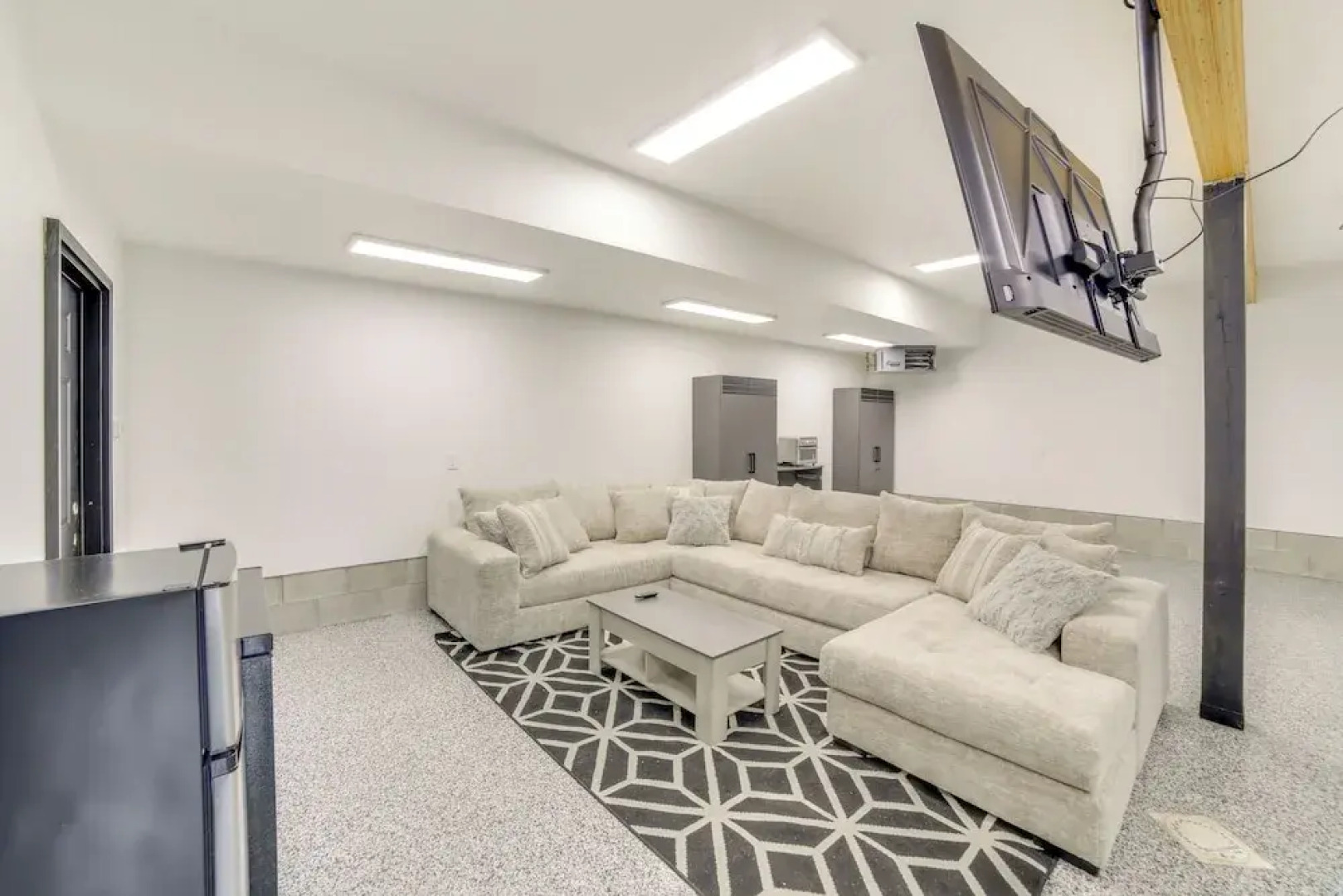 Walk to Waterfront: Michigan Retreat w/ Game Room