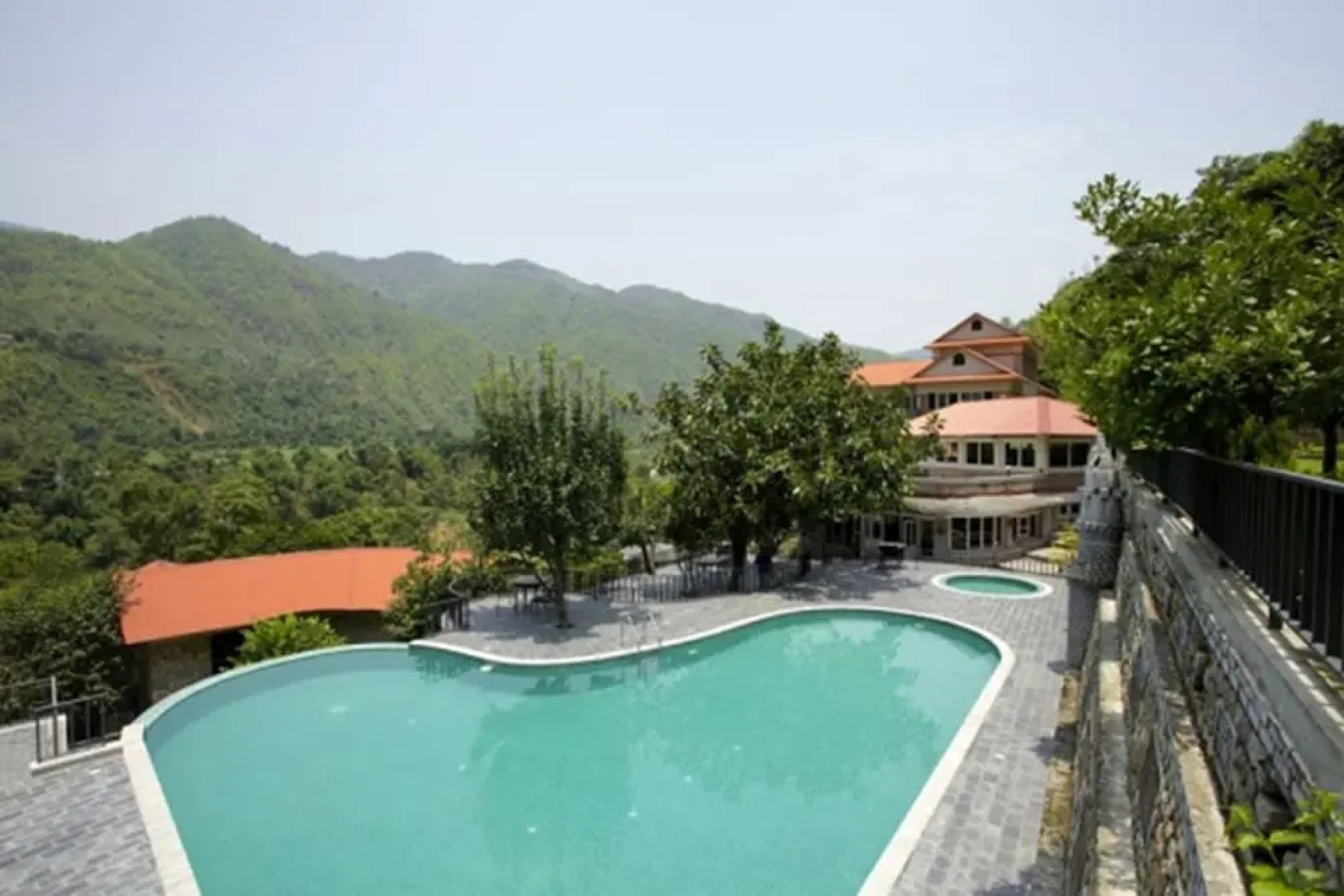 Serene Highway Resort