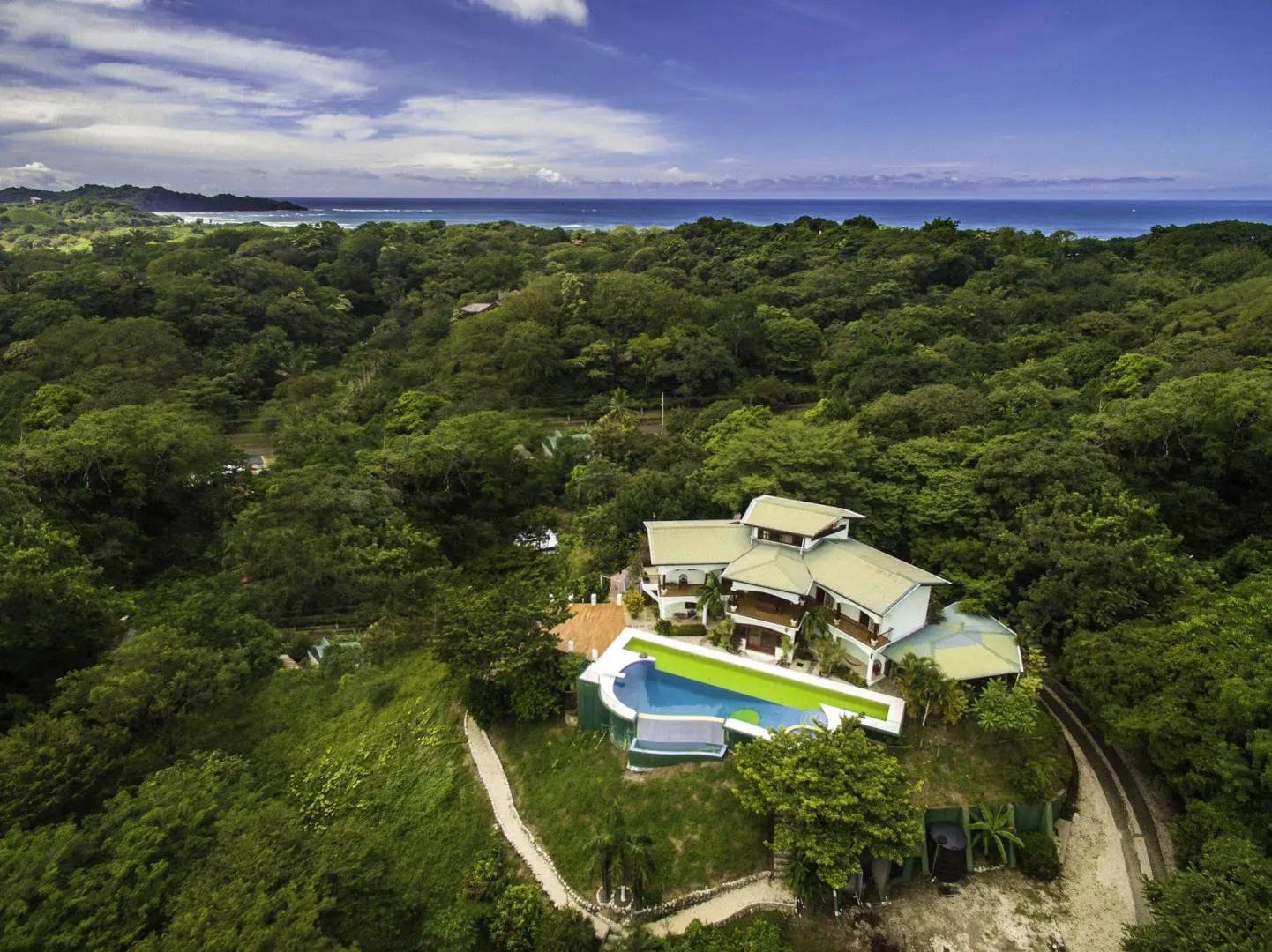 Jungle's Edge: Jiu-Jitsu, Muay Thai & Yoga Retreats