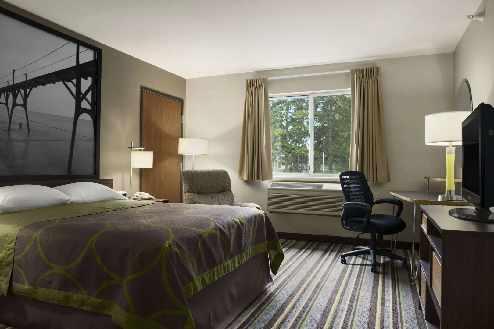 Super 8 by Wyndham Manistee