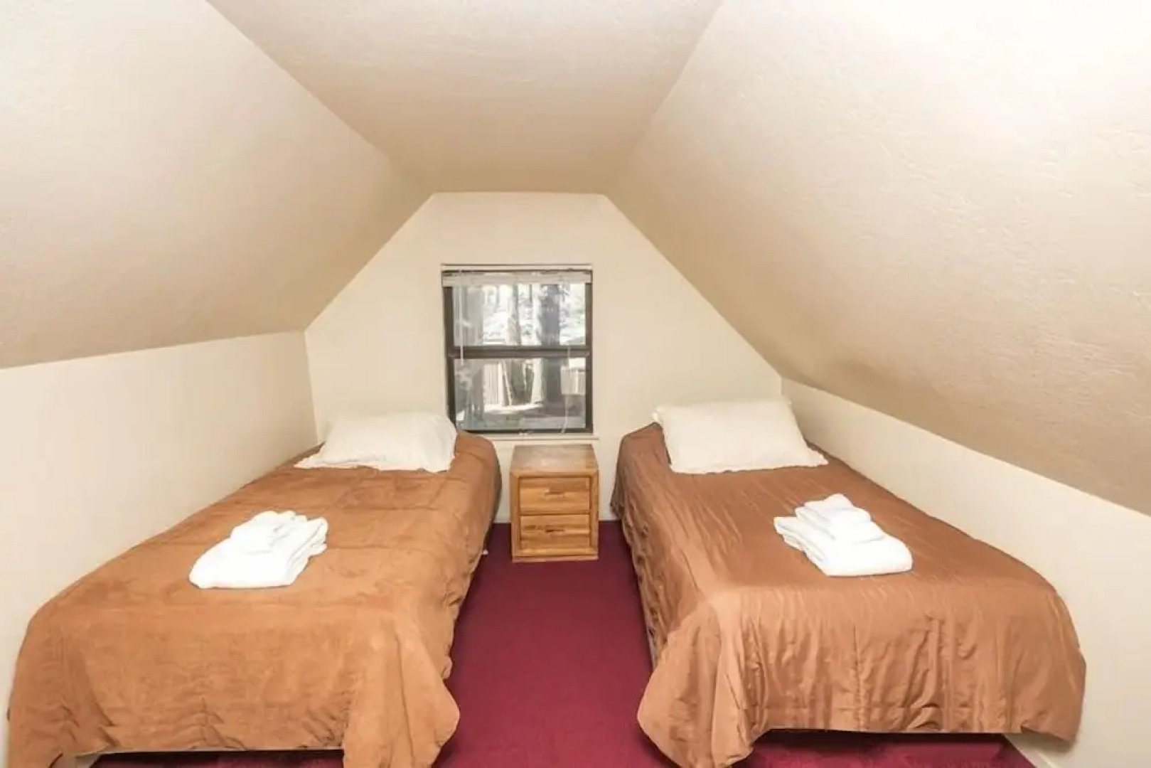 3195 Pasadena Avenue 6 Bedroom Home by RedAwning