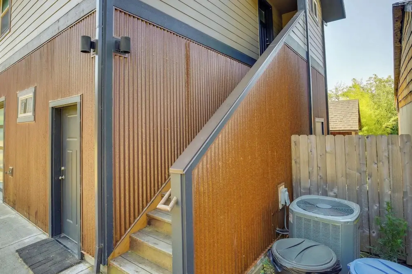 Modern White Salmon Apartment, Steps From Town