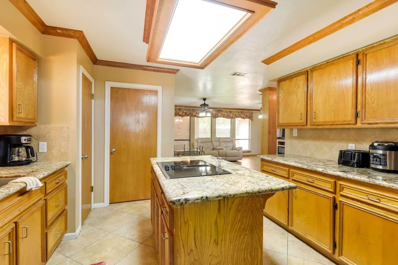 Expansive Texas City Retreat ~ 16 Mi to Galveston!