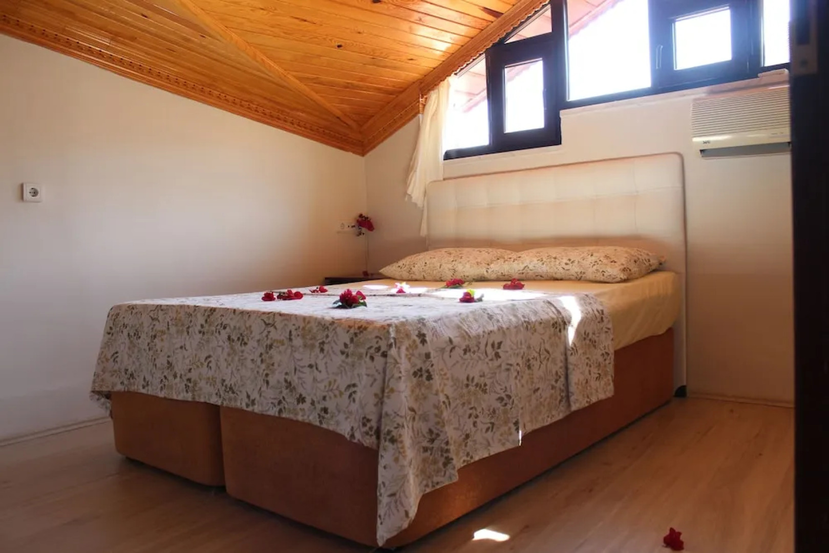 Moonhouse Apartments