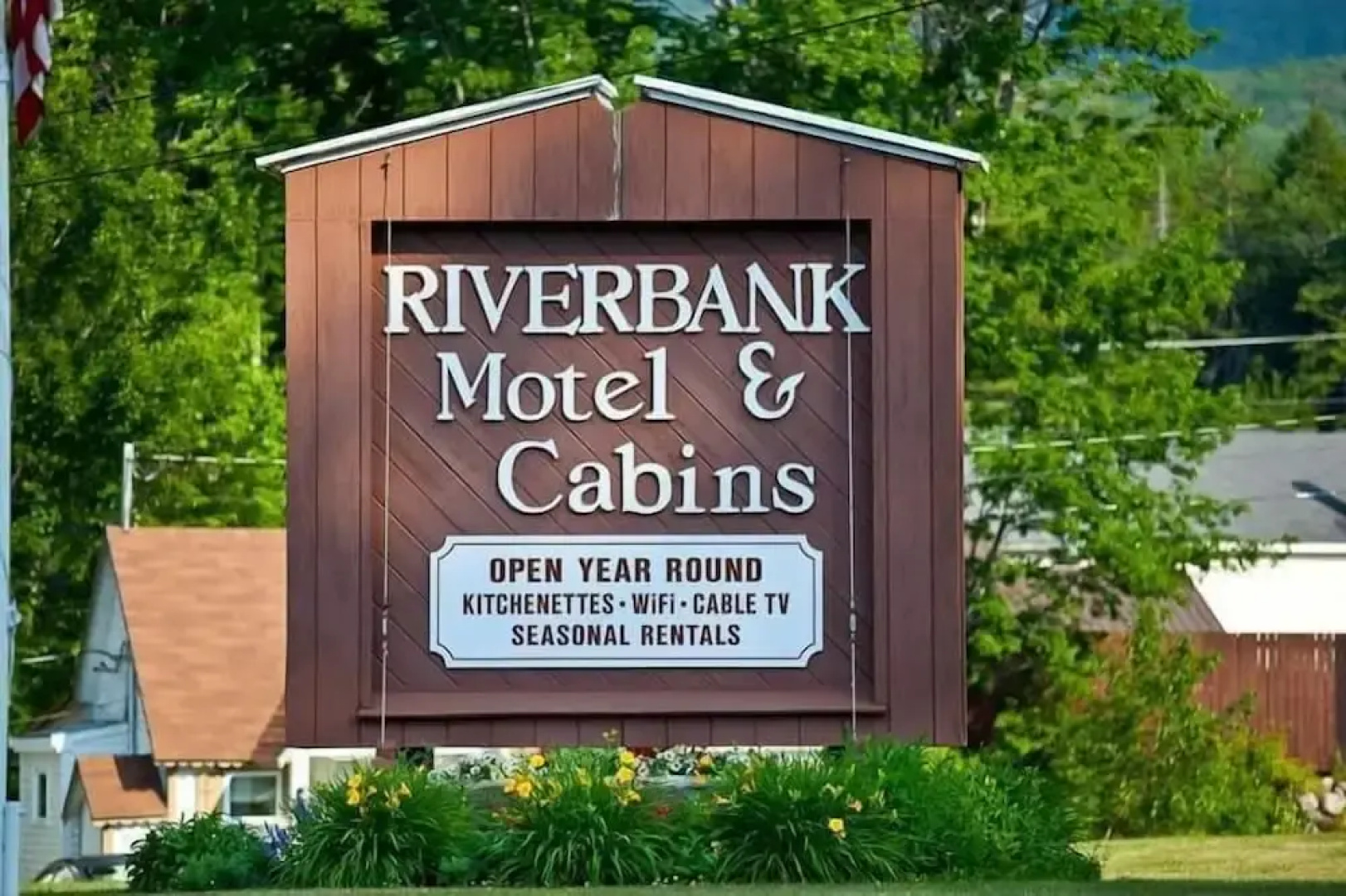 Riverbank Motel and Cabins