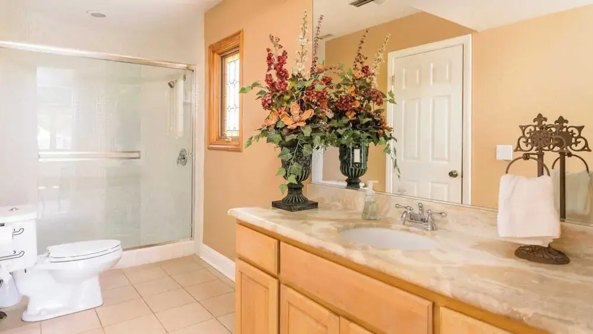Two Estates w/ Pools, Hot Tubs, Game Rooms, Valley Views & Tennis Court Near Beaches & Wineries