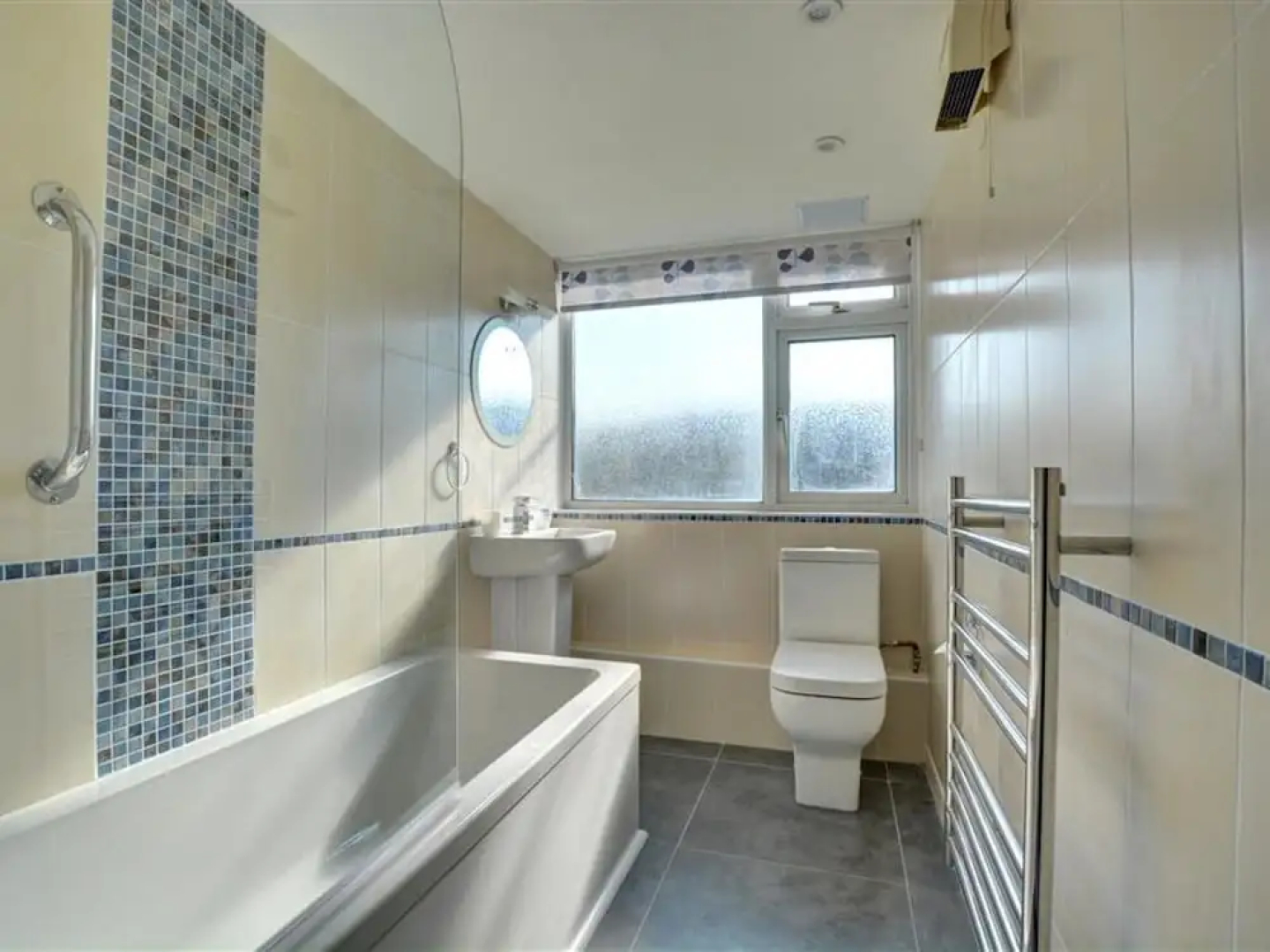 Quaint Apartment in Cornwall With Swimming Pool