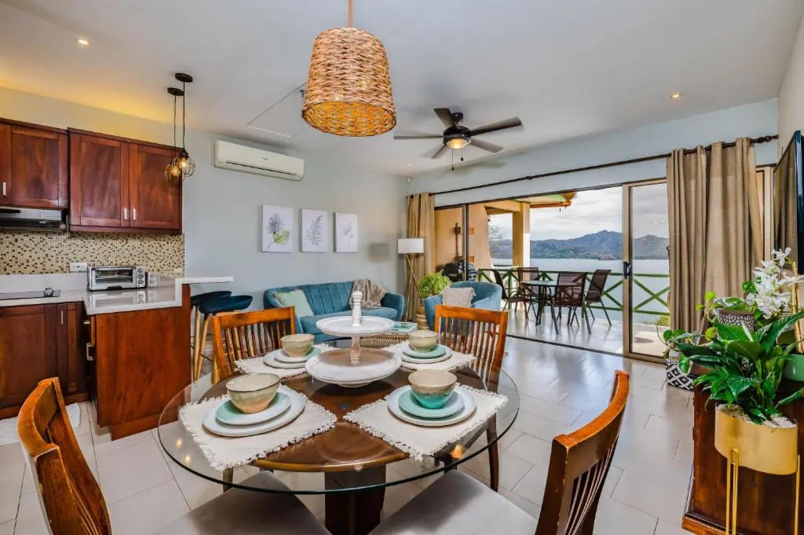 Flamingo Marina Resort 523, Flamingo 2-Bedroom Beachfront Condo with Pool