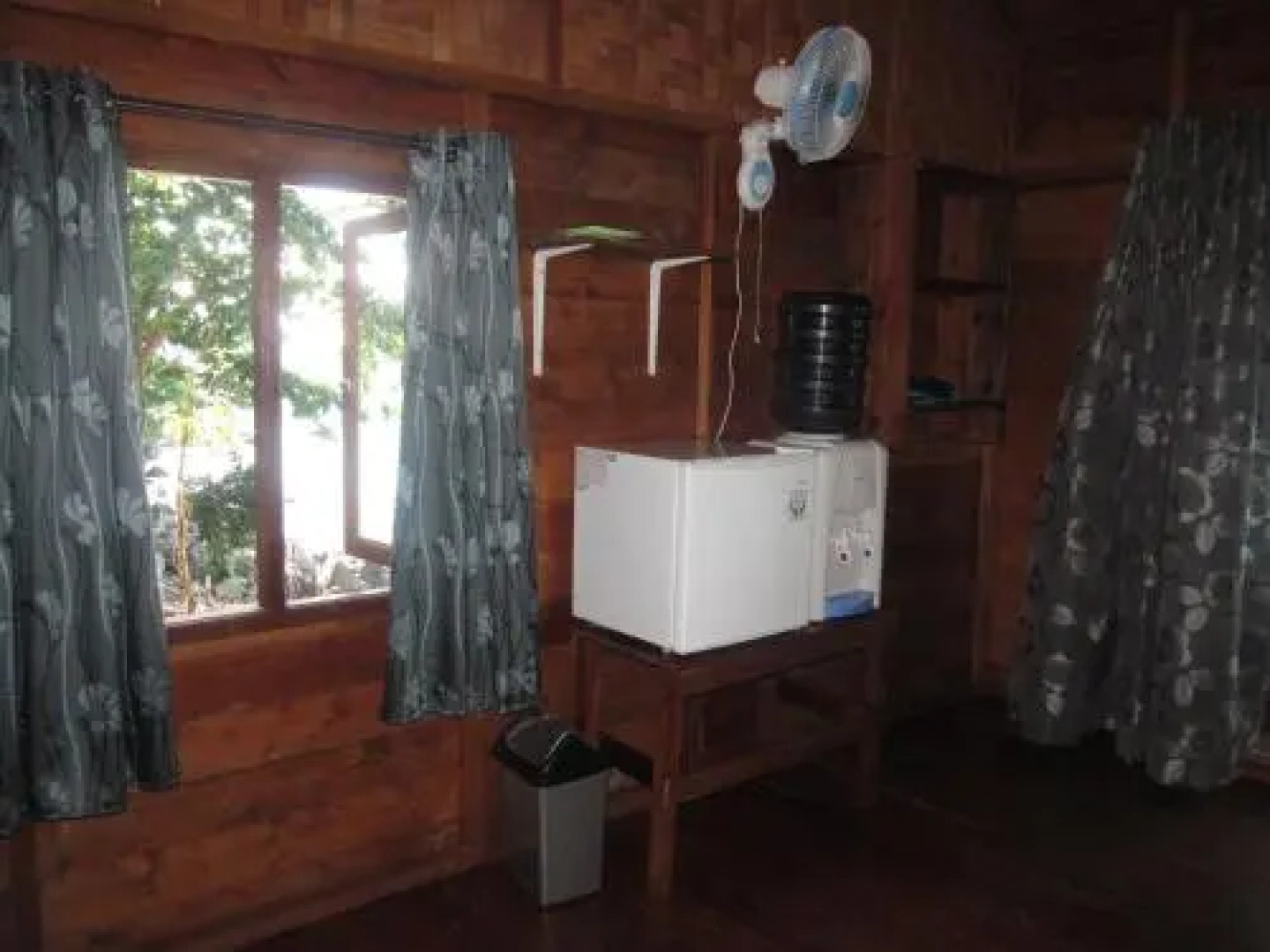 Treetop Guesthouse and Bungalows