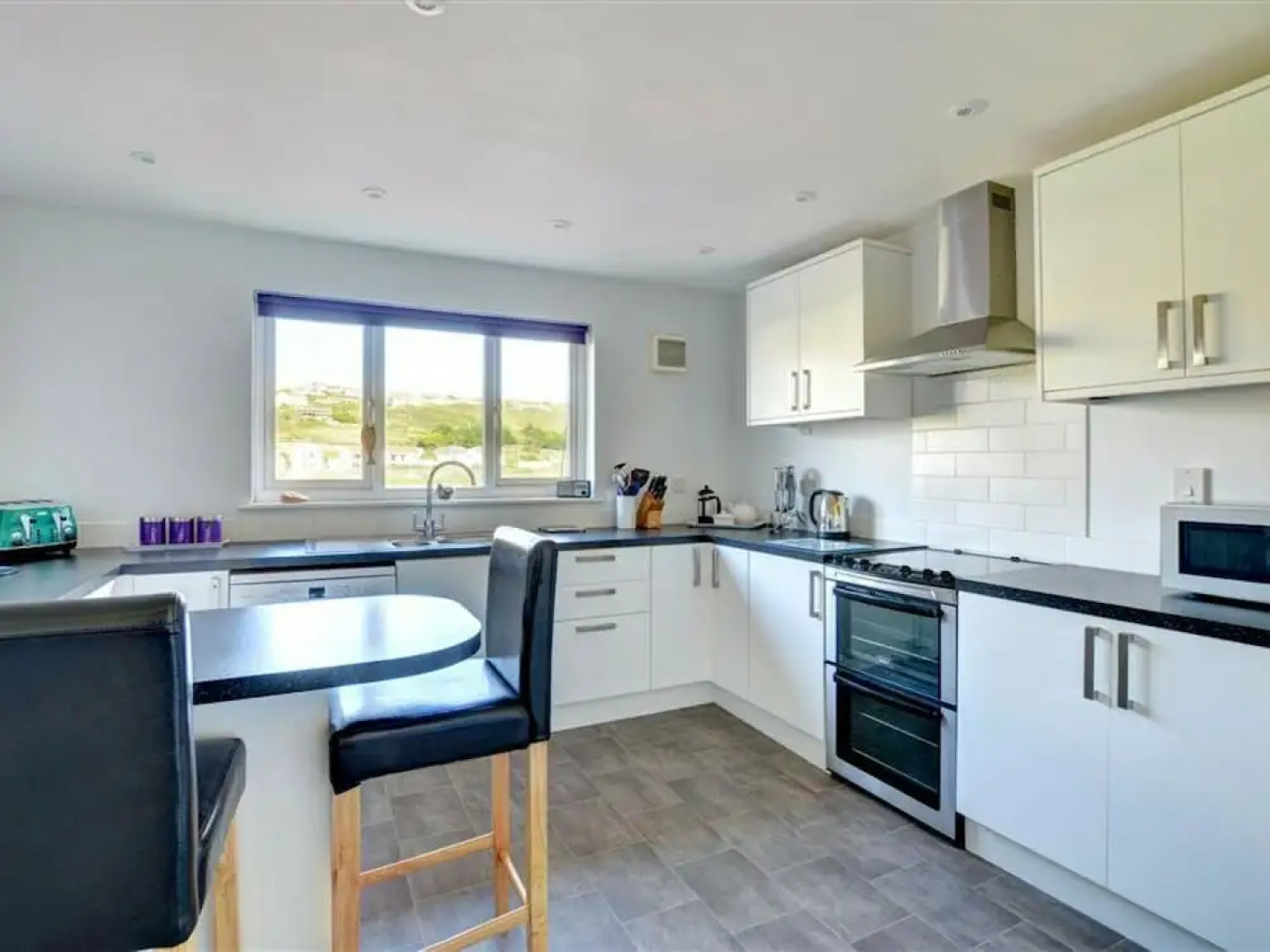 Beautiful Holiday Home in Mawgan Porth With Garden