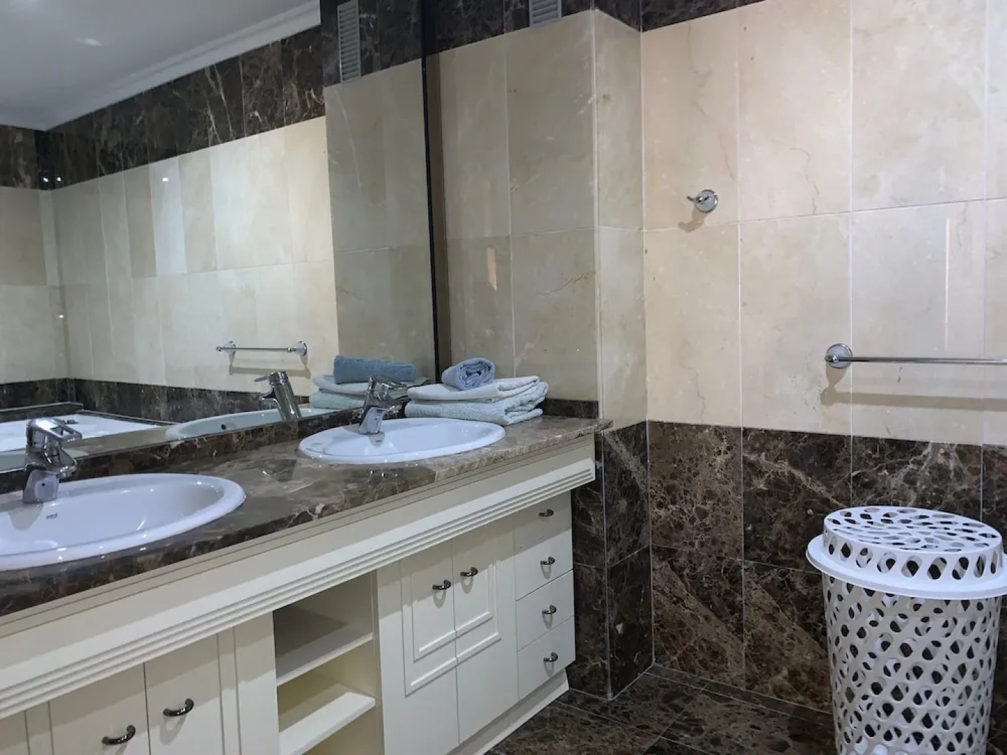 Sunny apartment in Albir el Point