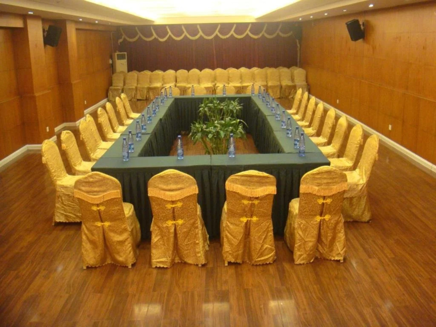 Dongxing Donghai Hotel